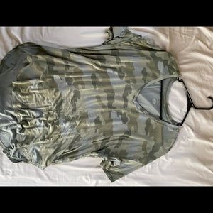 American Eagle Soft & Sexy Camo Tee Size L